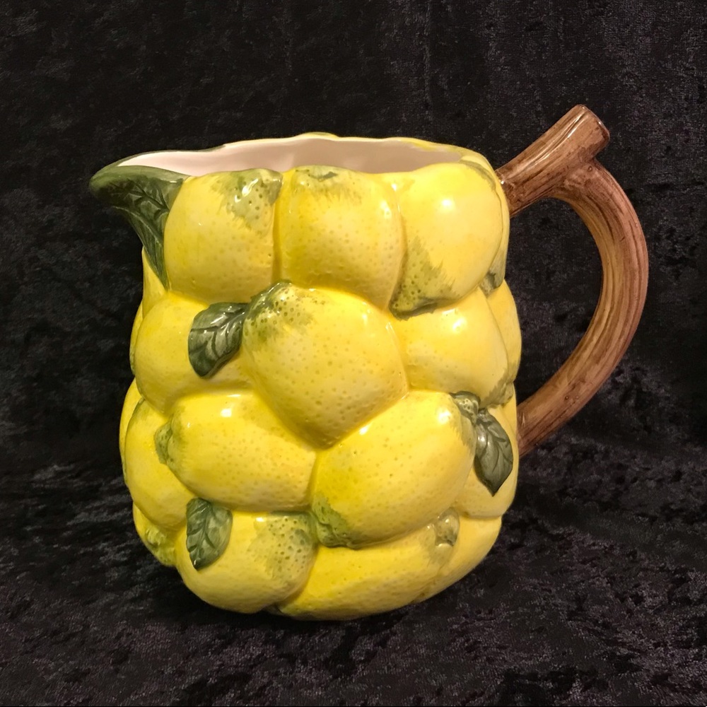 Pitcher Lemon designed